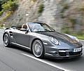 Porsche preist sein neues Cabrio als das verwindungssteifste Cabrio seiner Klasse. Als Wert nennt das Unternehmen 9000 Newtonmeter (Nm) pro Grad. Beim Turbo-Coupé sind das mehr als 30'000 Nm. 